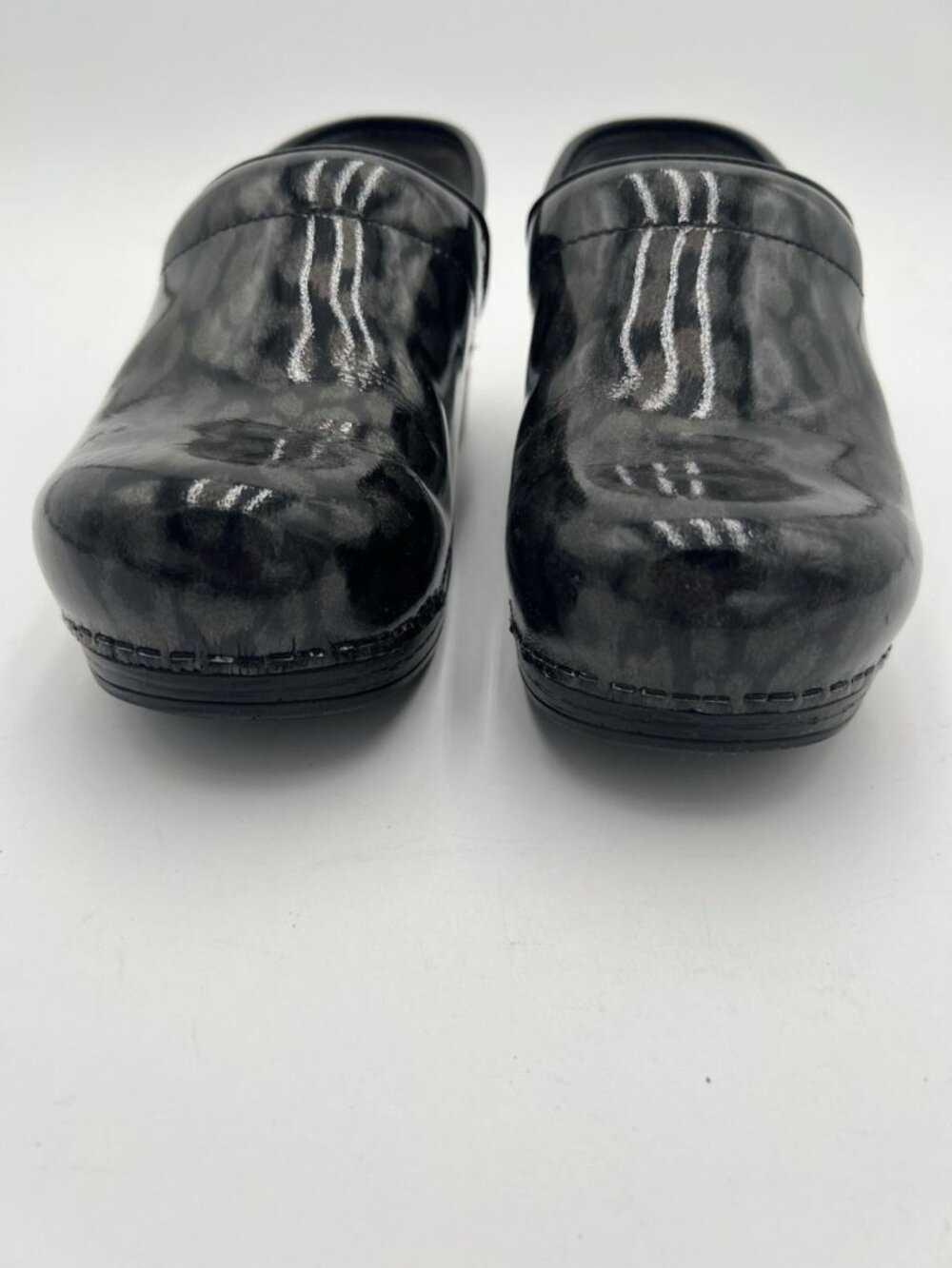 Dansko XP Patent Leather Animal Print Clogs Mules Women’s EU 38 US 8 Gray Black - Picture 2 of 12